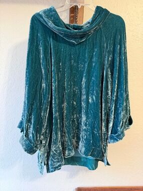 Vintage Velvety velour top with folded scoop neck